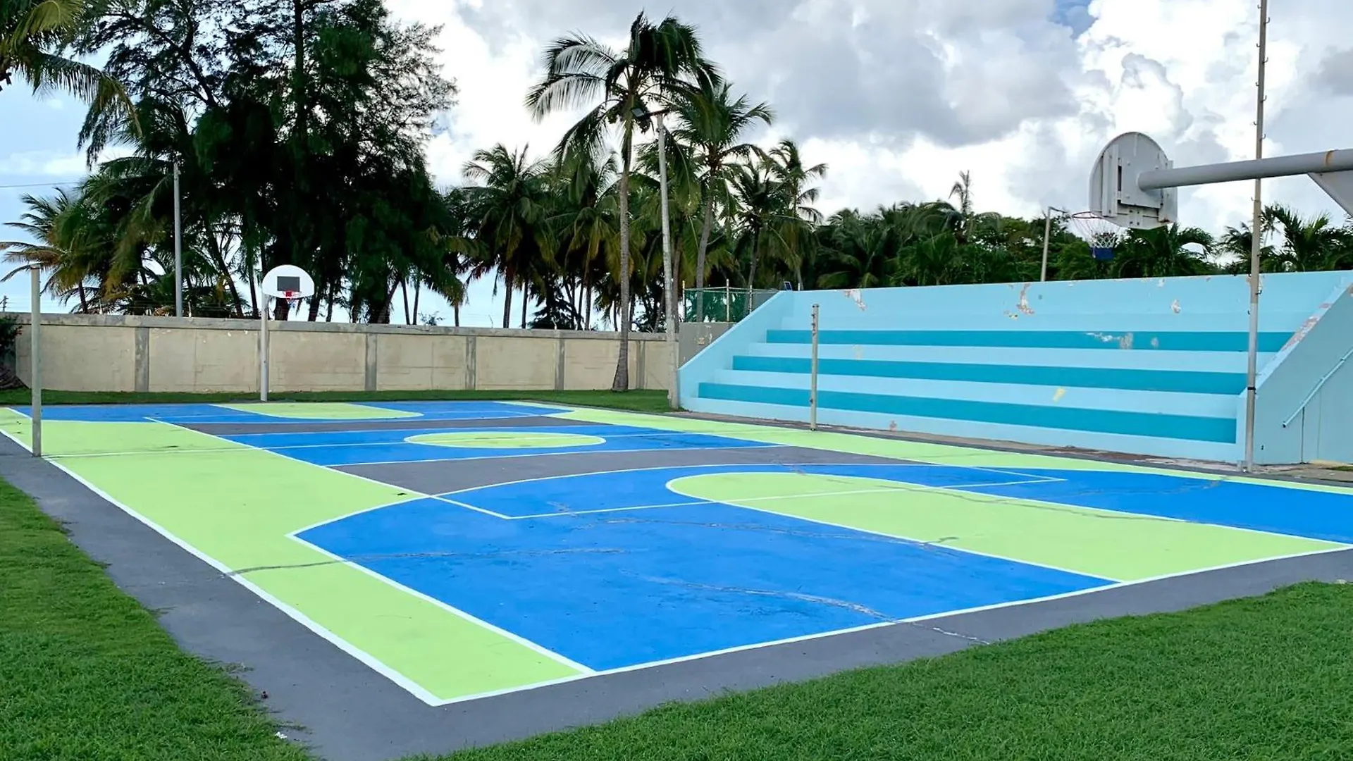 Апартаменты Luquillo Beach & Ocean Breeze